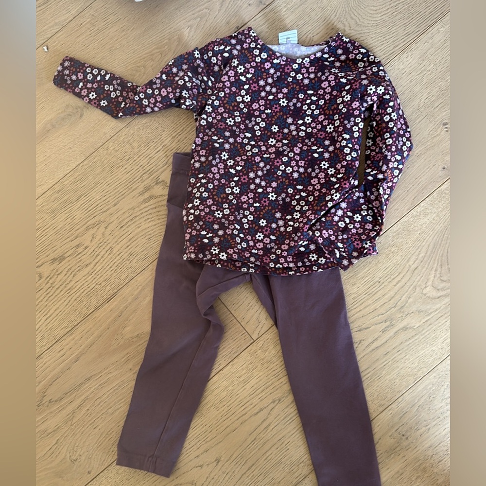 Polarn o pyret set. Two tops 1 bottom